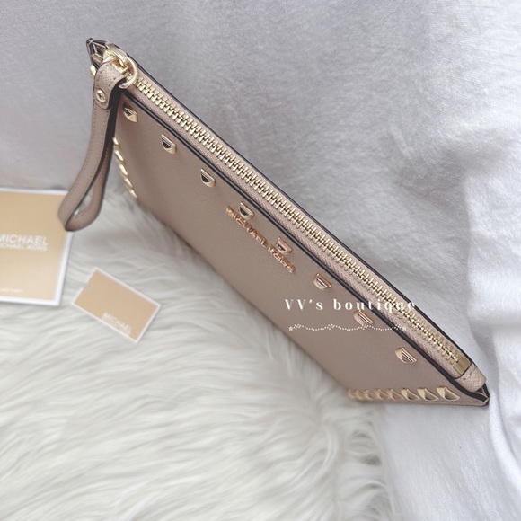 NWT Michael Kors XL Zip Clutch Studded Leather Wristlet Bisque 35H9GTVW7L - Picture 4 of 6